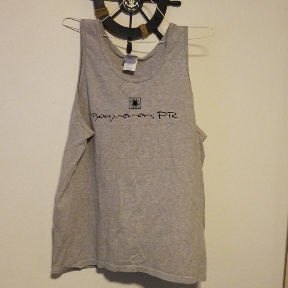 Sleeveless T-shirt